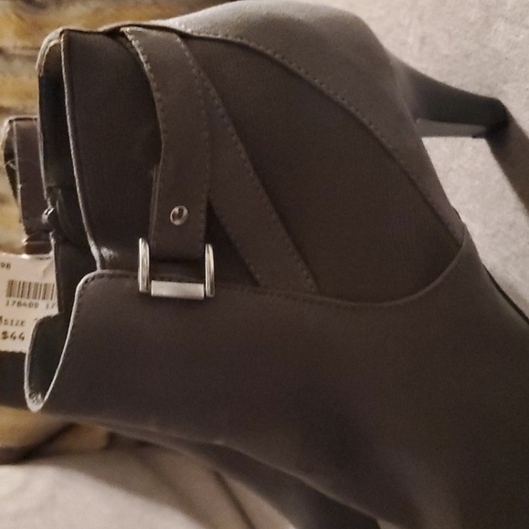 Dexflex Comfort Shoes Womens Size 8-1/2 8.5 Gray ' Suede '  Ankle Heeled… - Picture 4 of 13